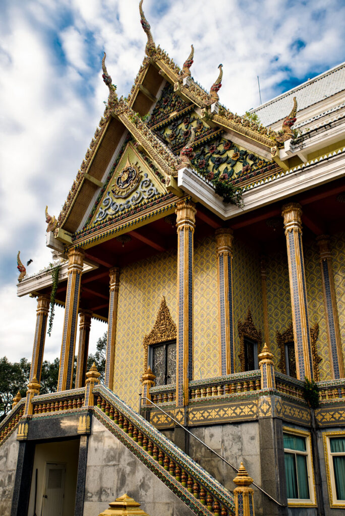 Wat Phai Lom (Royal Monastery)