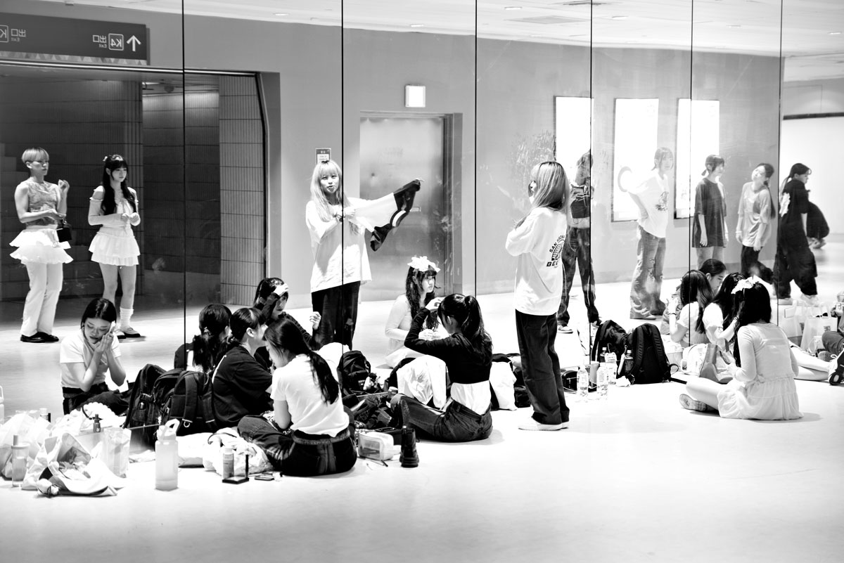 Girls Prepare Themselves for Dancing in Taipei Main Station