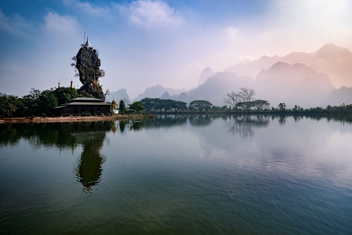 Kyaut Ka Latt Pagoda in Hpa-An