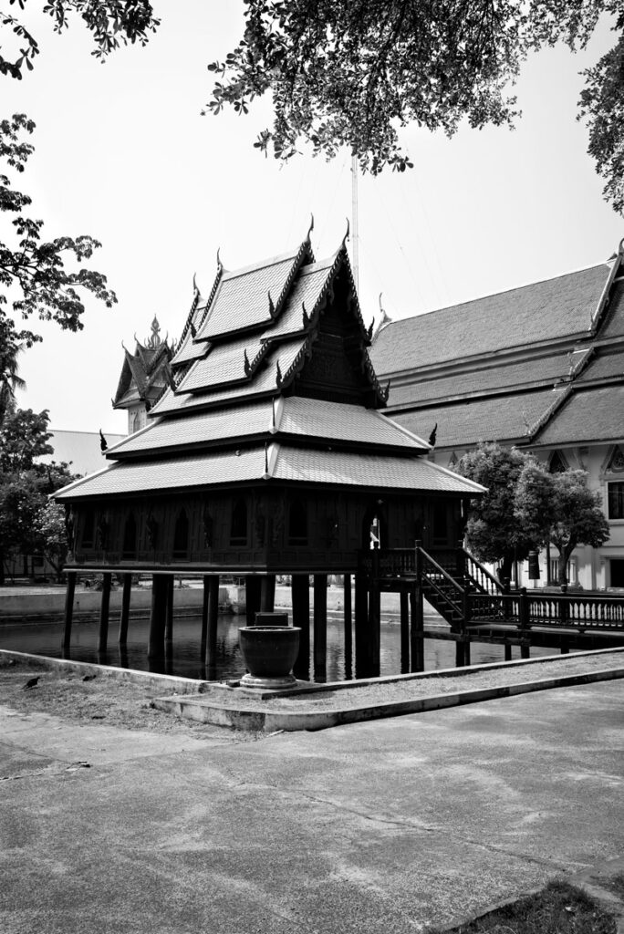 Wat Thung Si Mueang (Hor Trai Soi Klang Nam)