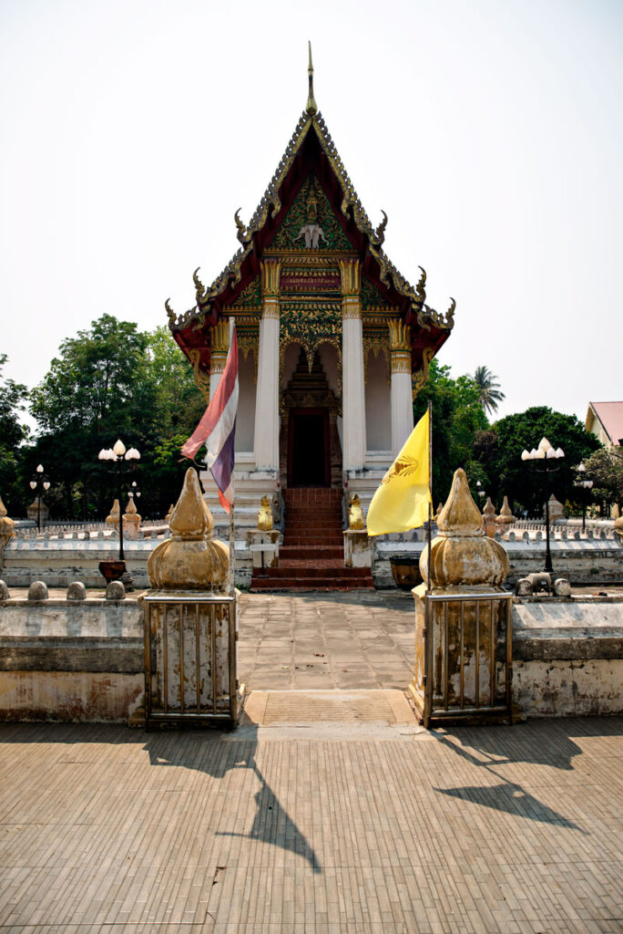Wat Thung Si Mueang (Hor Trai Soi Klang Nam)