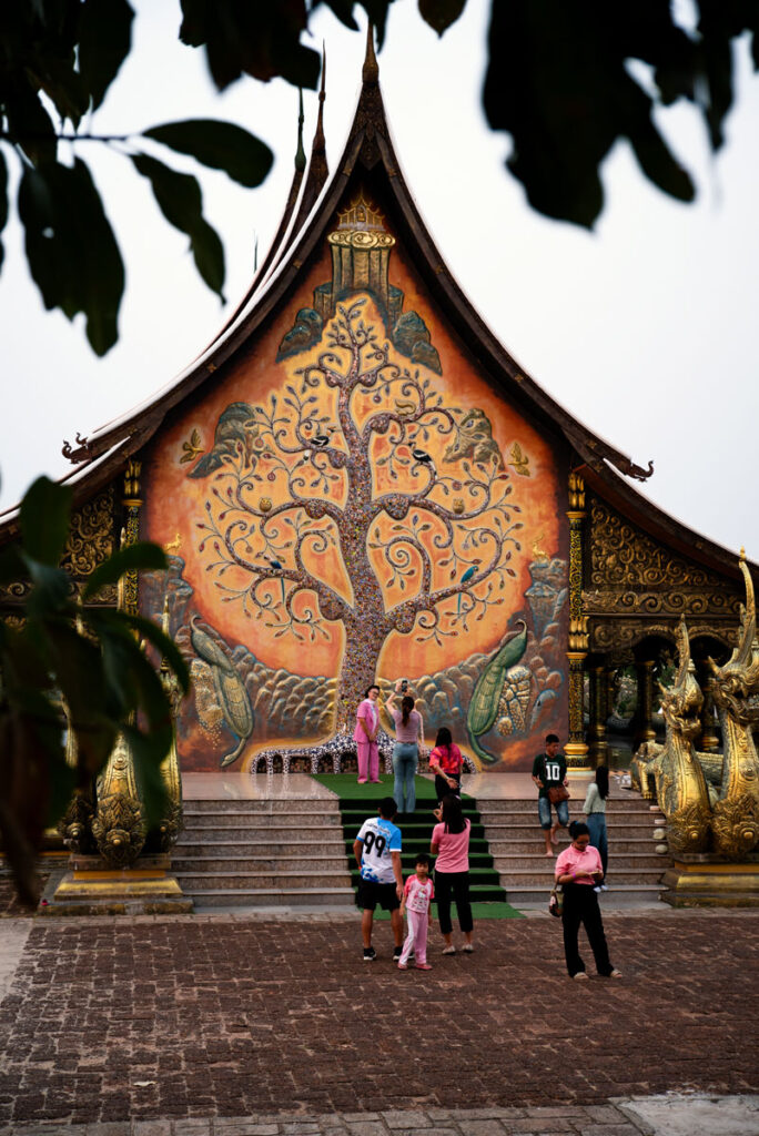 Wat Sirindhorn Wararam Phu Phrao