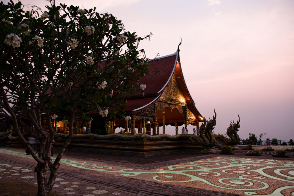 Wat Sirindhorn Wararam Phu Phrao