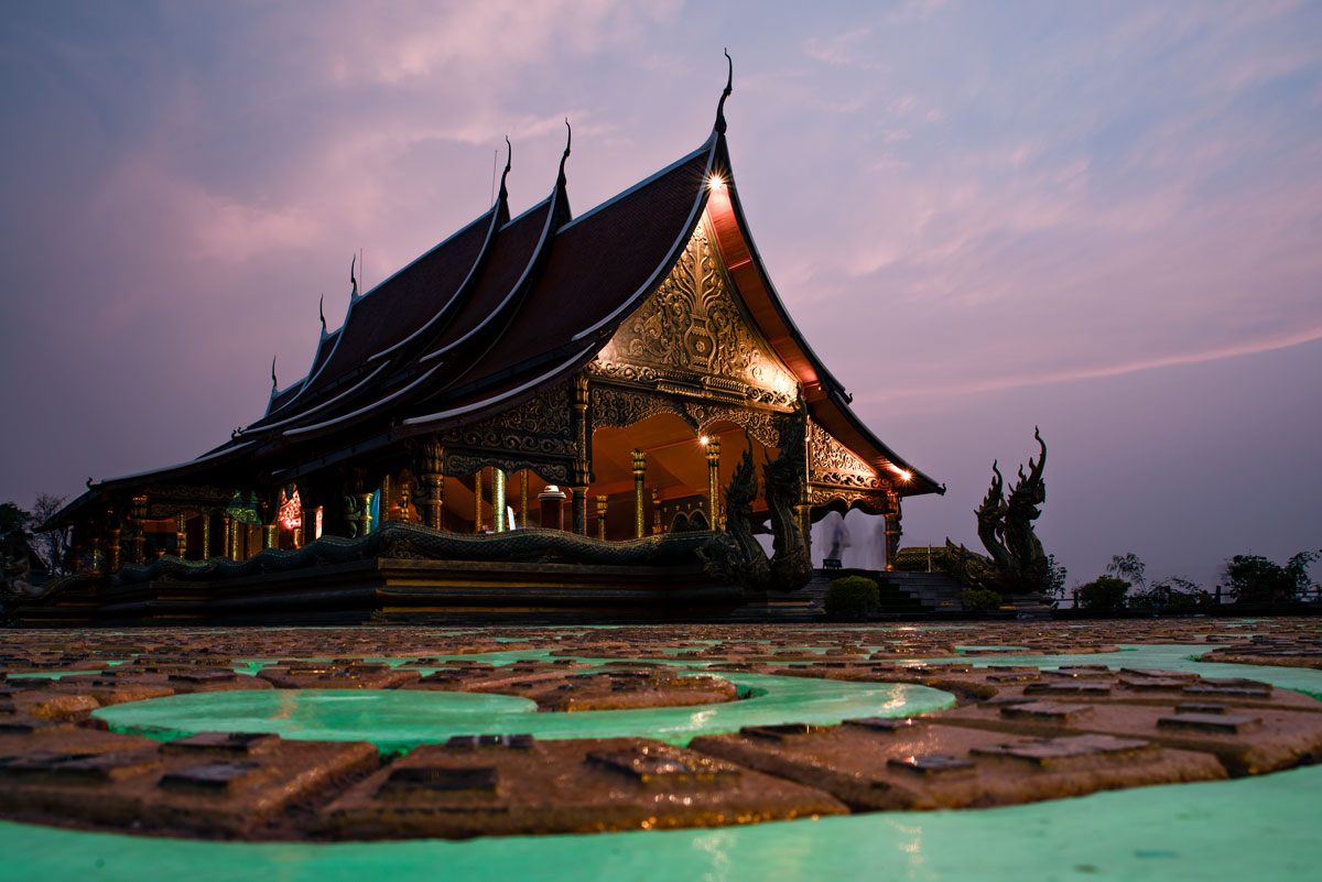 Wat Sirindhorn Wararam Phu Phrao