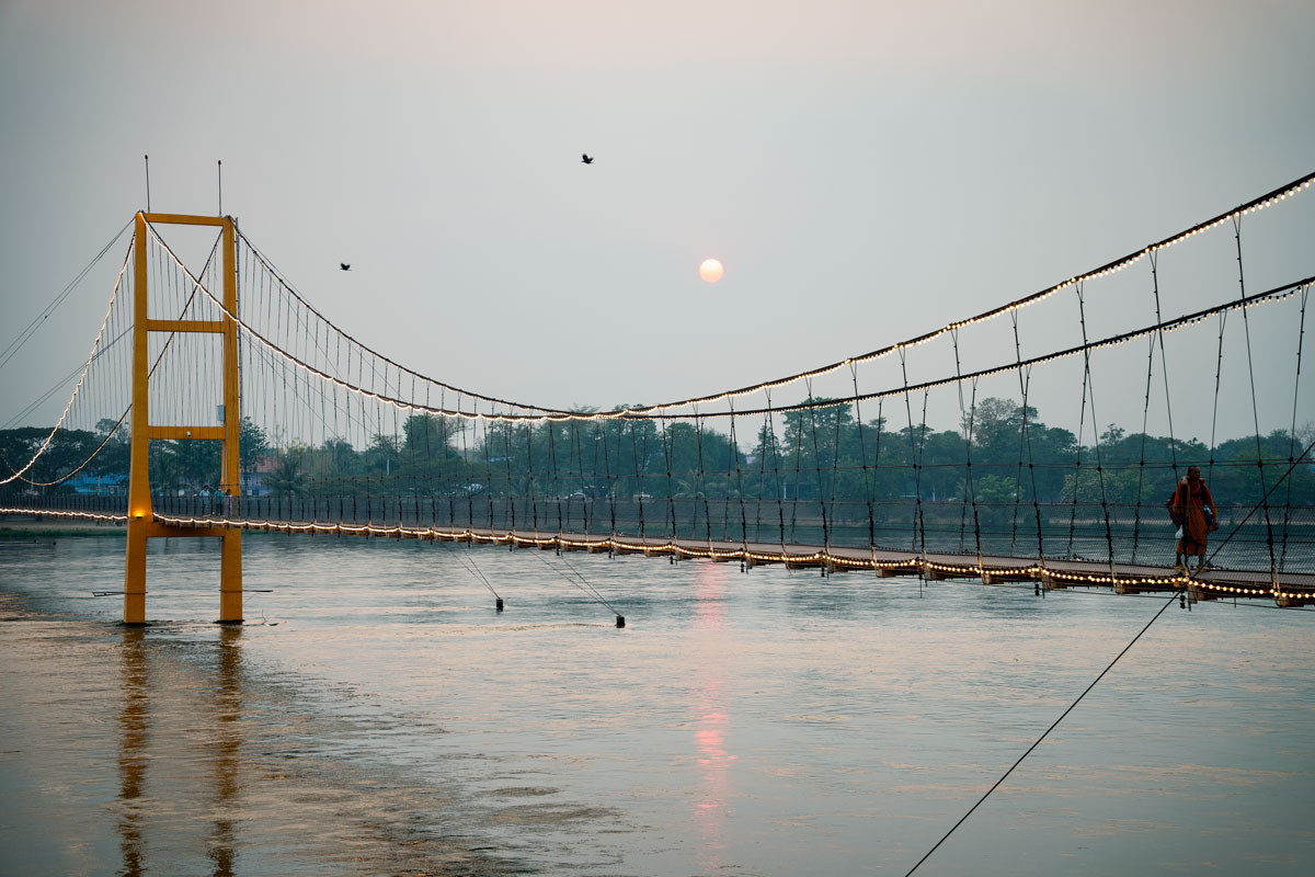 Tak Walking Bridge
