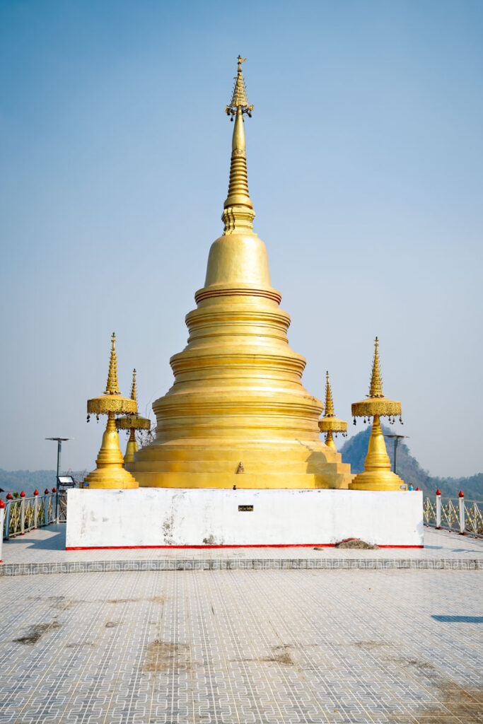 Wat Phra That Rattana Chedi in Tak